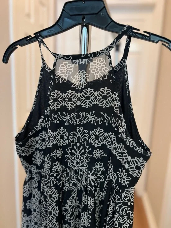 Liz Lange Maternity Black & White Floral Halter Maxi Dress - Picture 4 of 8